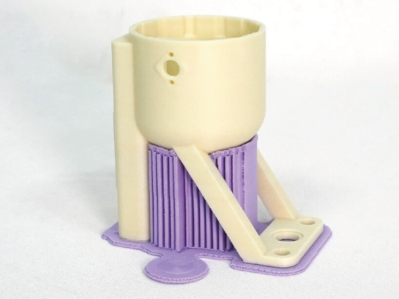 Pièce imprimée en 3D avec le filament Raise3D PPA GF en naturel et PPA Support (violet)